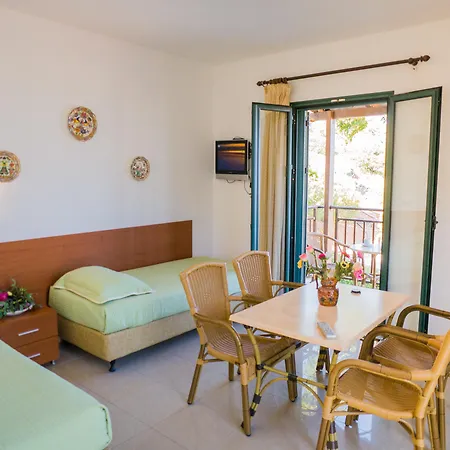 Mariamare Apts شقة فندقية 4*