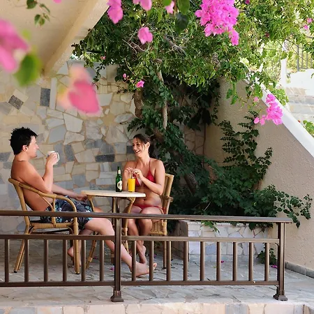 Mariamare Apts شقة فندقية 4*