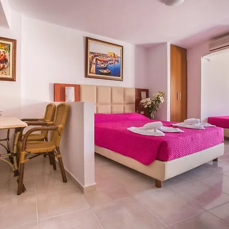 Mariamare Apts شقة فندقية